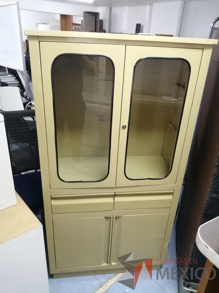 Lote 005 - Gabinete metálico con 2 puertas de vidrio, color amarillo - Imagen 6