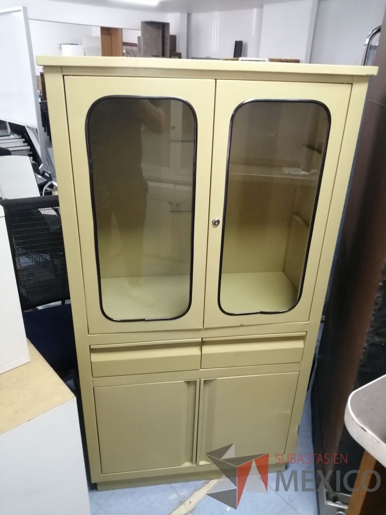 Lote 005 - Gabinete metálico con 2 puertas de vidrio, color amarillo - Imagen 7