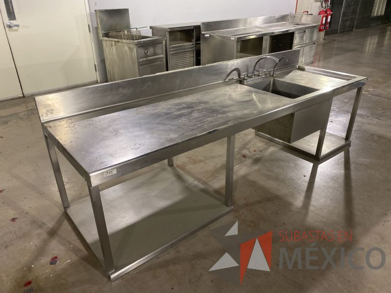 Lote 007 - Tarja con base y cubierta de acero inoxidable