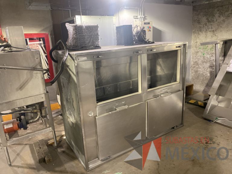 Lote 017 - Refrigerador de 4 puertas desmontables de acero inoxidable
