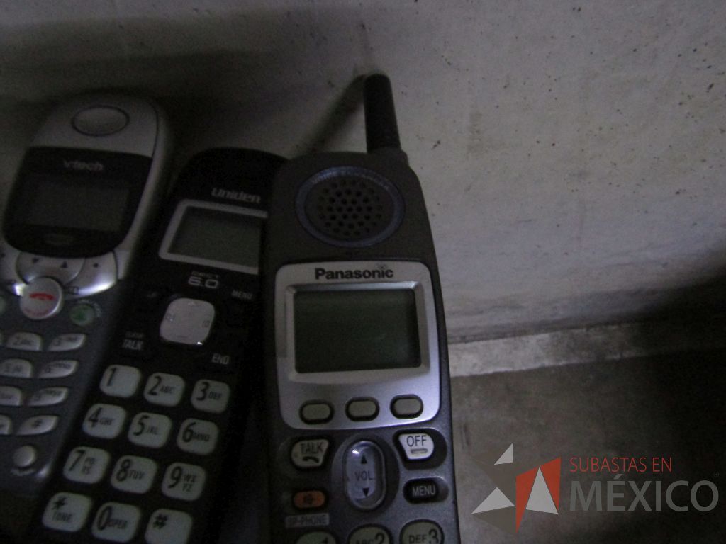 Lote 004 - 14 Teléfonos de diferentes modelos, 3 módems y 5 Diademas - Imagen 33