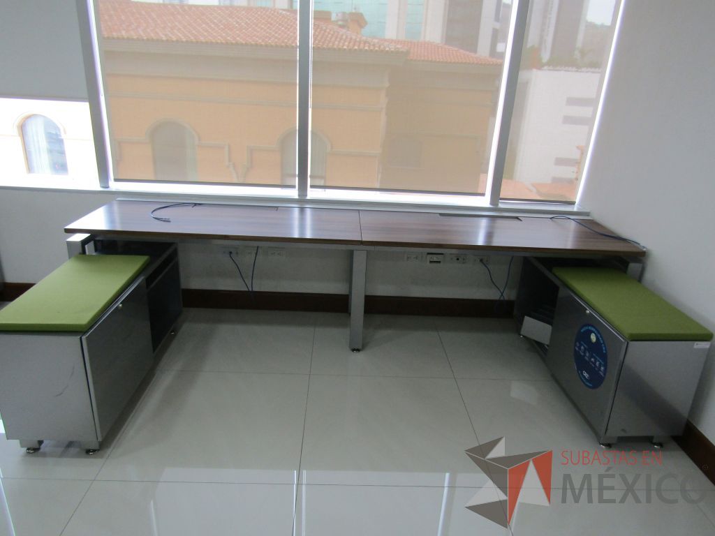 Lote 005 - Estación de trabajo para 2 personas con 2 credenzas - Imagen 2