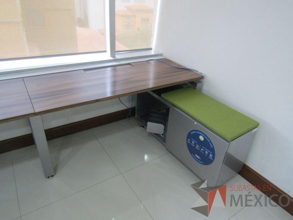 Lote 005 - Estación de trabajo para 2 personas con 2 credenzas - Imagen 7