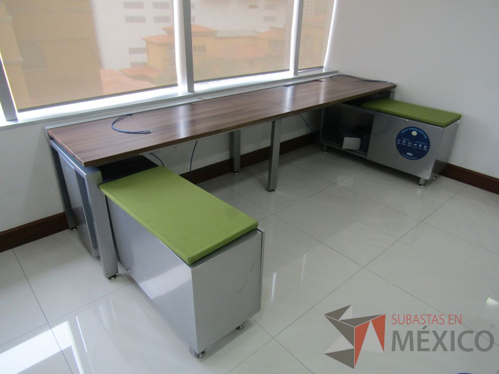 Lote 005 - Estación de trabajo para 2 personas con 2 credenzas - Imagen 13