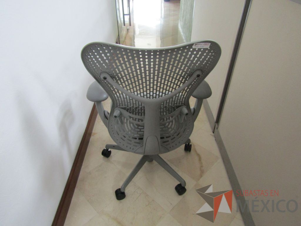 Lote 047 - Silla Herman Miller Mirra - Imagen 4