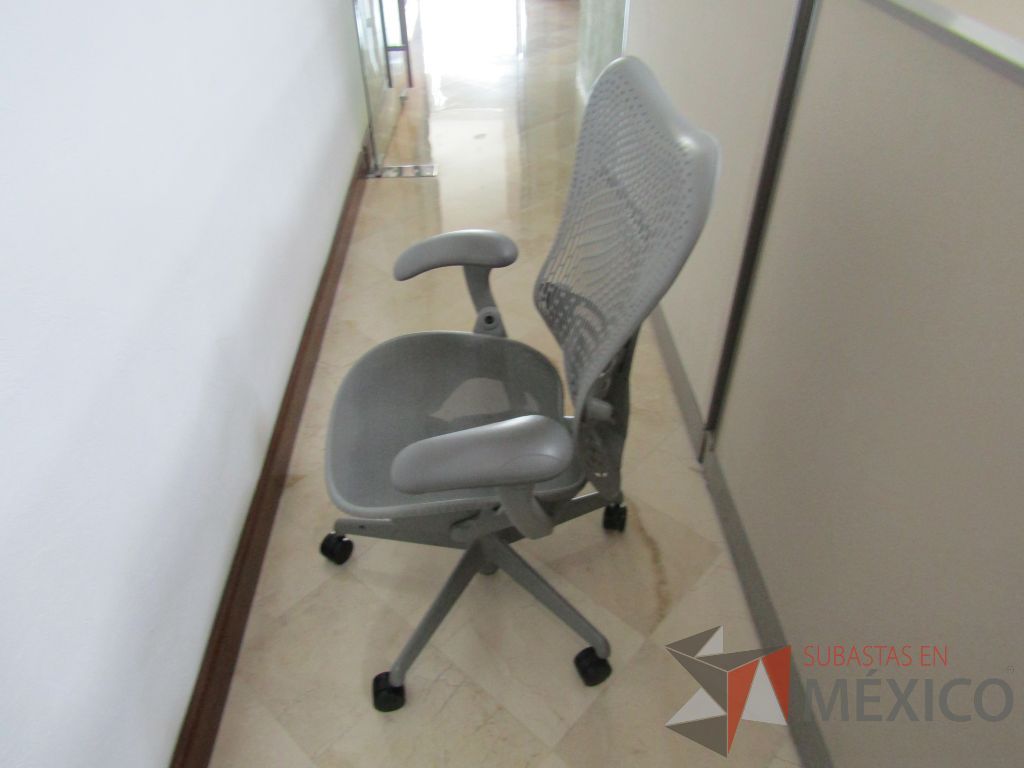 Lote 047 - Silla Herman Miller Mirra - Imagen 5