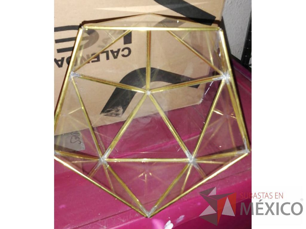 Lote 019 - 4 Terrarios de cristal: 2 de 23 x 23 y 2 de 10 x 10 + 1 bolsa de arena fina + 1 bolsa de piedritas