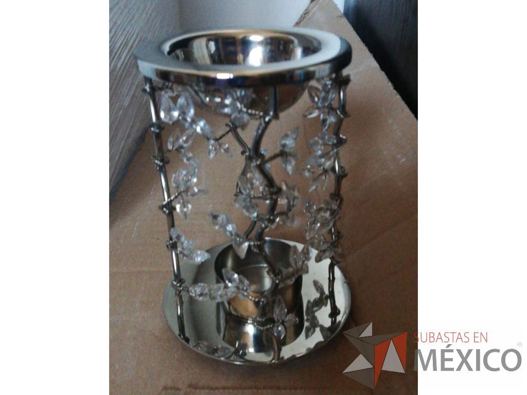 Lote 025 - 4 Difusores de metal c/cristal 13 cms de alto y 2 aromas (Pino y Maderas)