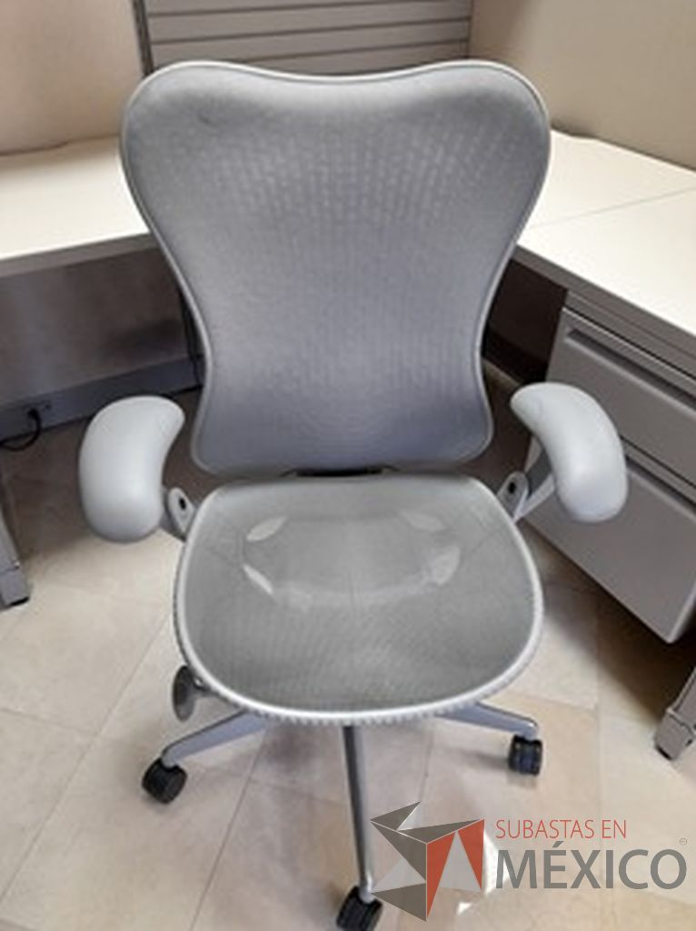 Lote 023 - Silla Herman Miller Mirra