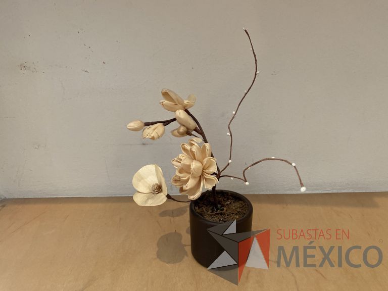 Lote 015 - Set con: 2 porta velas, 1 perfumero, 2 ceniceros, 2 macetas y 1 porta botellas - Imagen 3