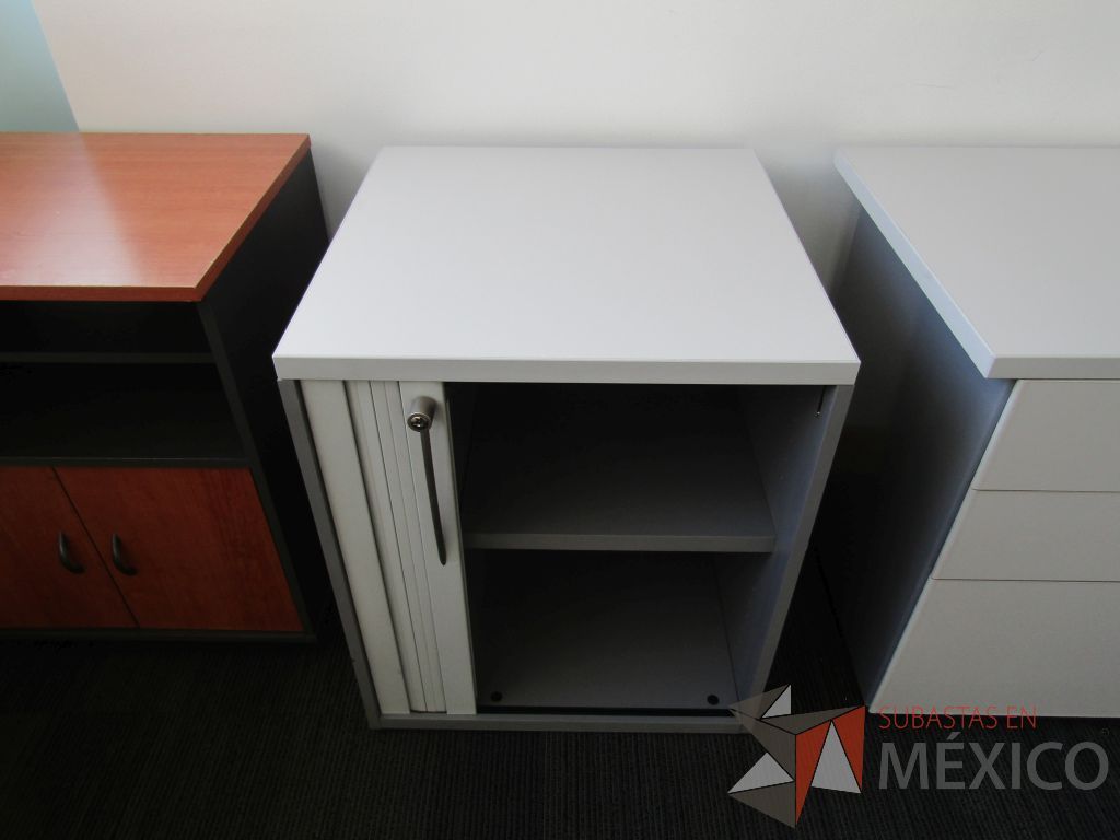 Lote 007 - 2 Gabinetes con 1 puerta corrediza y 1 entrepaño - Imagen 2