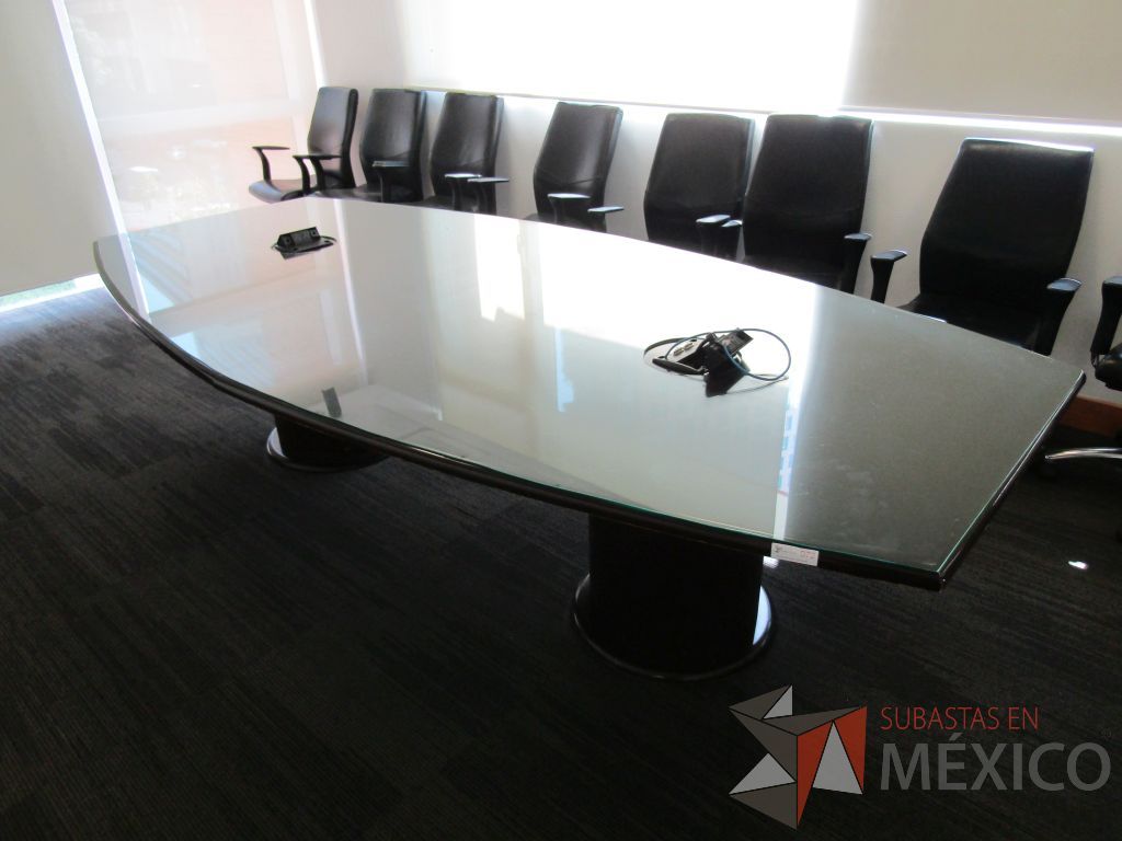 Lote 012 - Mesa de sala de juntas para 10 personas con vidrio y accesorios para conexión - Imagen 4