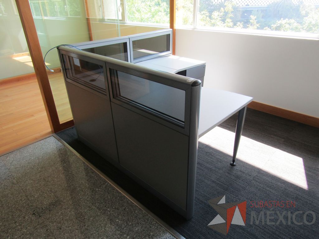 Lote 016 - Estación de trabajo lineal para 1 persona, mampara baja con vidrio y con archivero de pedestal de 3 cajones - Steelcase - Imagen 2