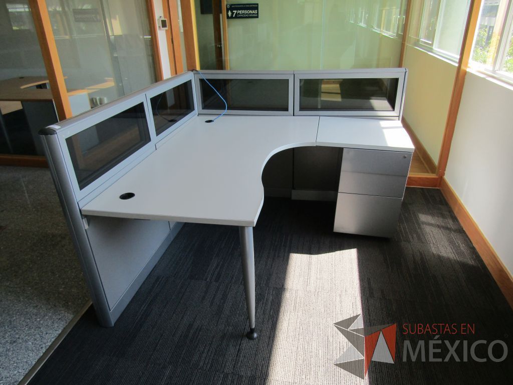 Lote 016 - Estación de trabajo lineal para 1 persona, mampara baja con vidrio y con archivero de pedestal de 3 cajones - Steelcase - Imagen 8