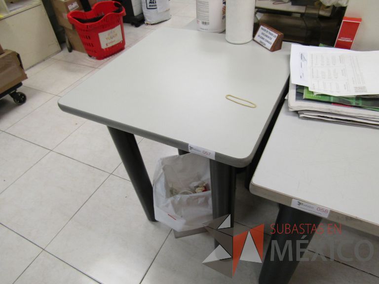 Lote 037 - Mesa de trabajo - Imagen 2