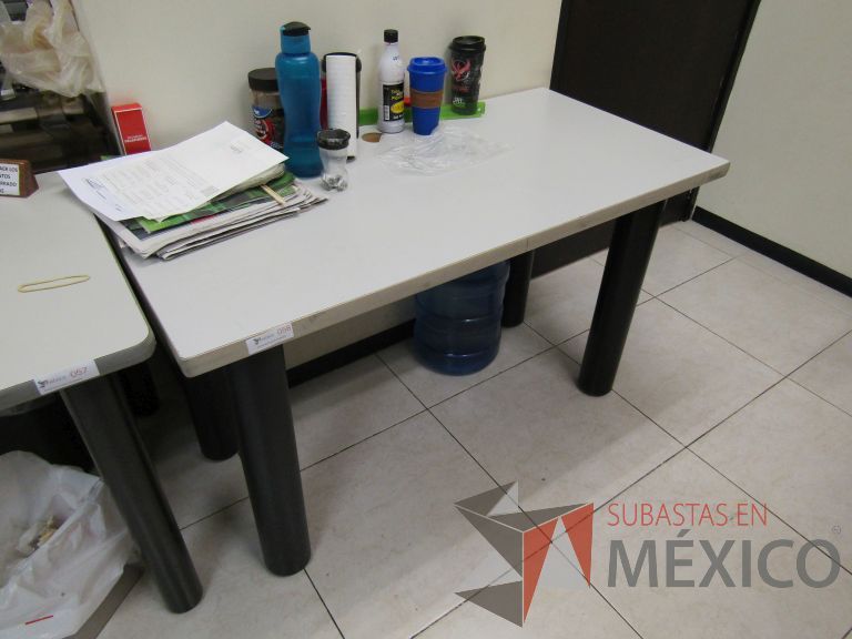Lote 038 - Mesa de trabajo