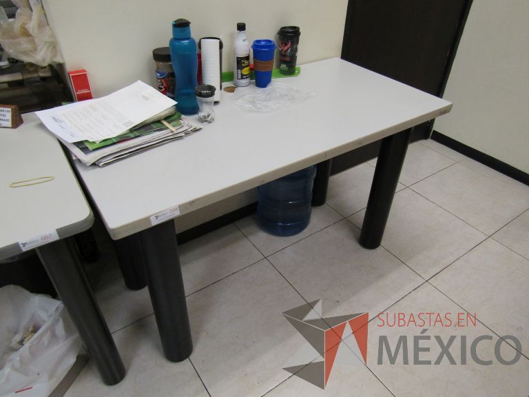 Lote 038 - Mesa de trabajo - Imagen 2