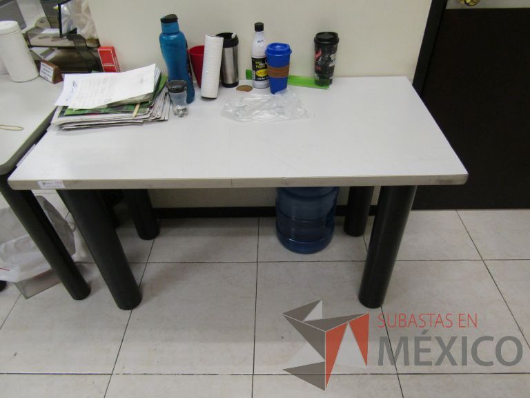 Lote 038 - Mesa de trabajo - Imagen 4