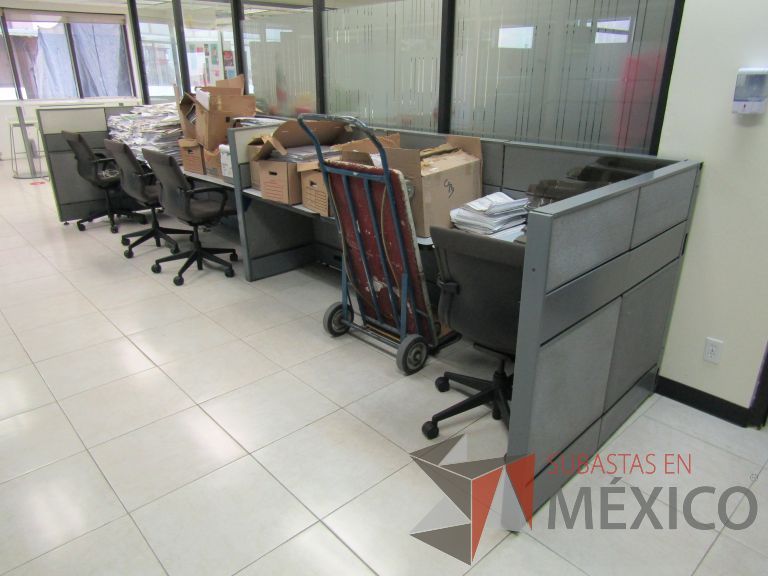 Lote 039 - Estación de trabajo lineal para 6 personas