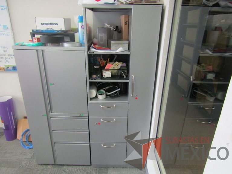 Lote 047 - Gabinete con 3 cajones, 1 puerta y 2 entrepaños - Imagen 2