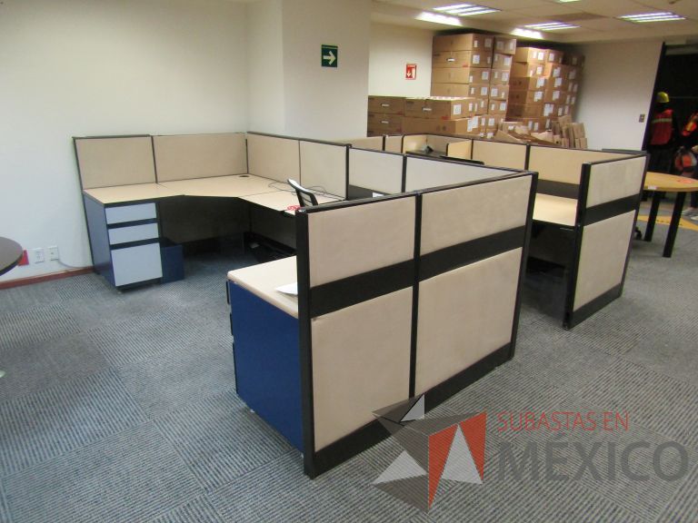 Lote 050 - Estación de trabajo para 3 personas