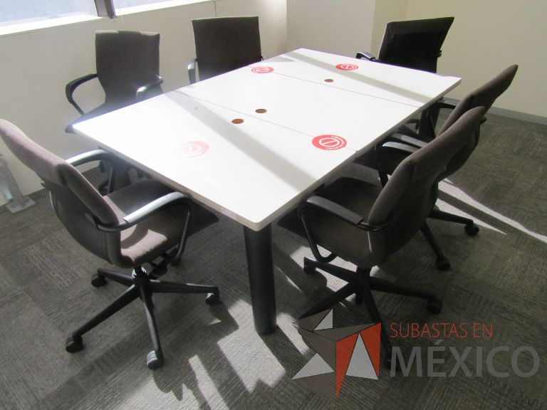 Lote 065 - Mesa de sala de juntas para 6 personas, conformada con 3 cubiertas - Imagen 2