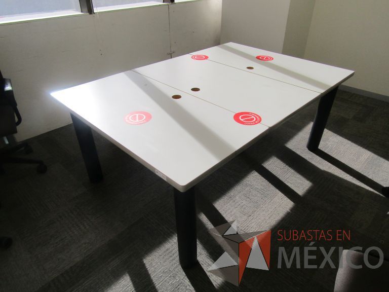 Lote 065 - Mesa de sala de juntas para 6 personas, conformada con 3 cubiertas - Imagen 4