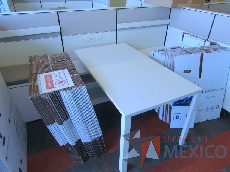 Lote 003 - Estación de trabajo para 14 personas con mampara baja - Imagen 2