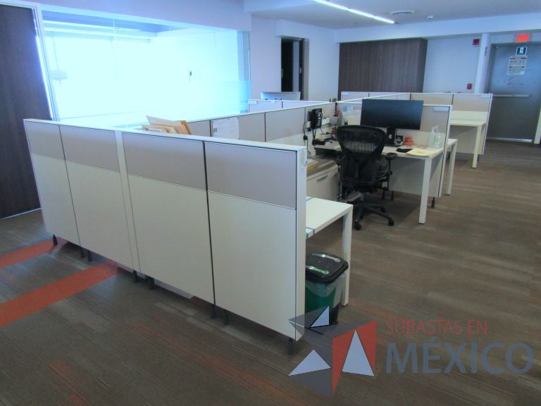 Lote 003 - Estación de trabajo para 8 personas con mampara baja - Imagen 2