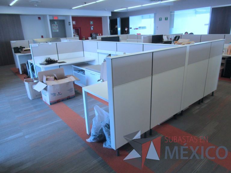 Lote 003 - Estación de trabajo para 8 personas con mampara baja - Imagen 4