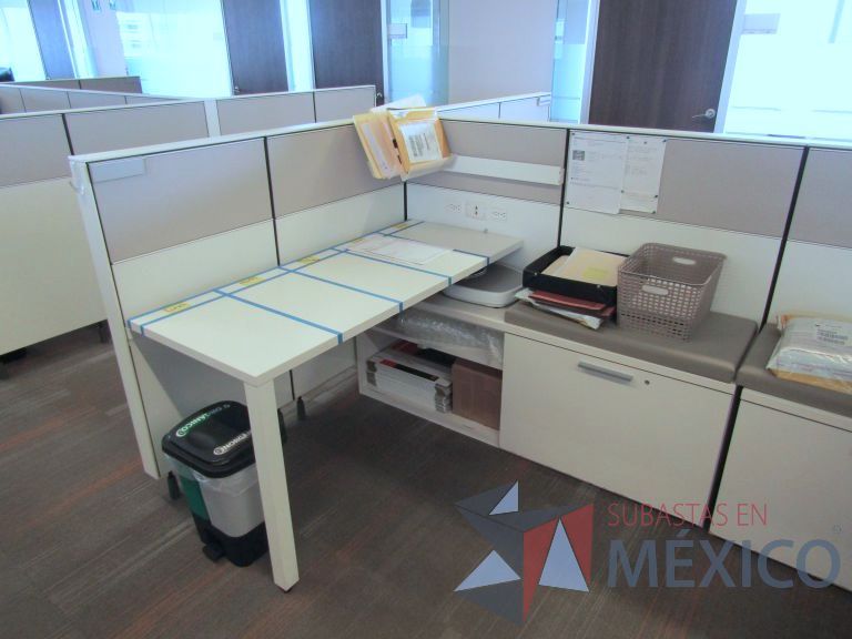 Lote 003 - Estación de trabajo para 8 personas con mampara baja - Imagen 5