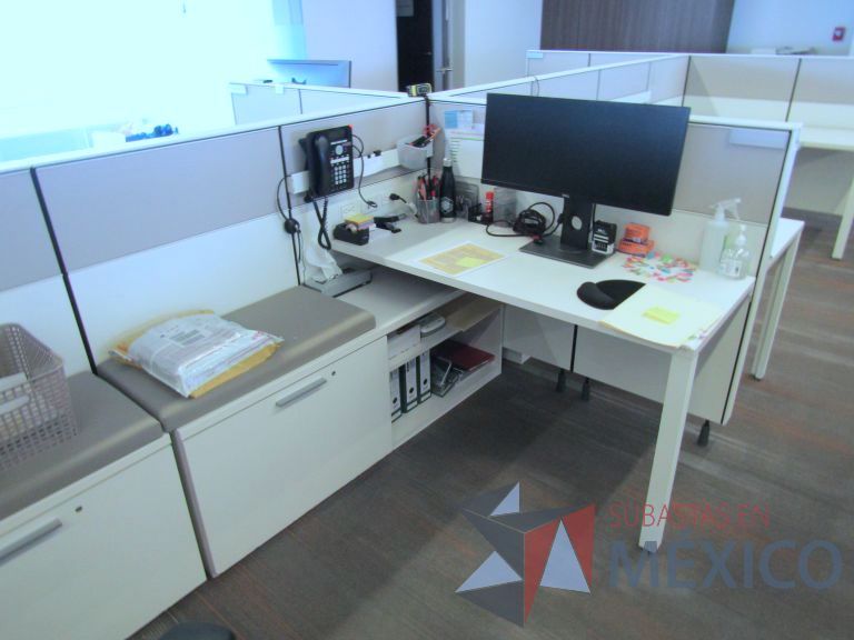 Lote 003 - Estación de trabajo para 8 personas con mampara baja - Imagen 6