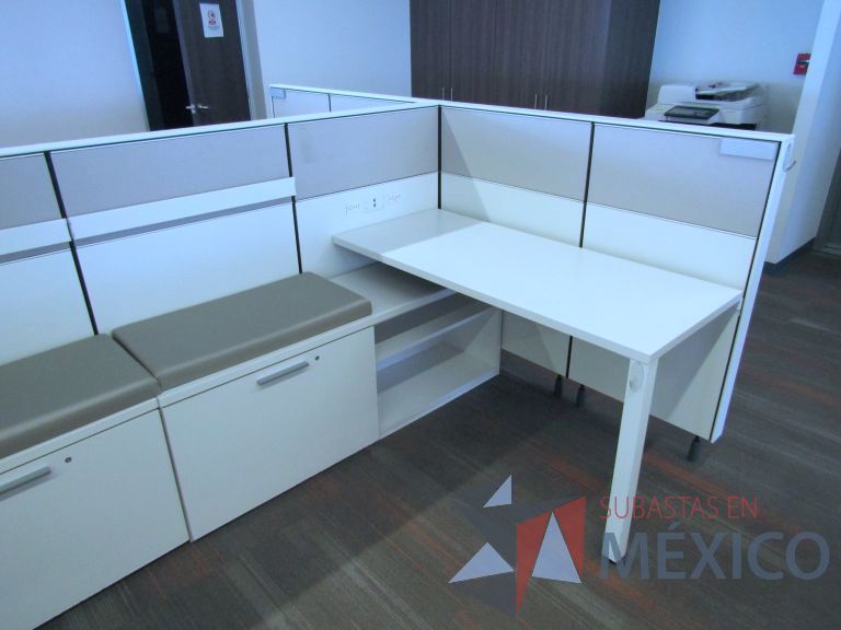 Lote 003 - Estación de trabajo para 8 personas con mampara baja - Imagen 9