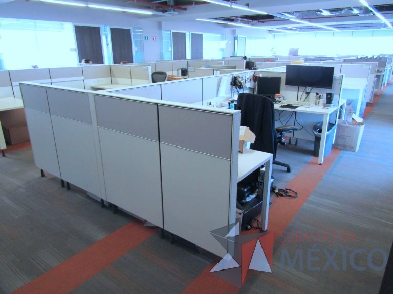 Lote 003 - Estación de trabajo para 8 personas con mampara baja - Imagen 10