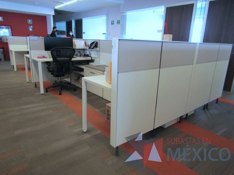 Lote 004 - Estación de trabajo para 8 personas con mampara baja - Imagen 2