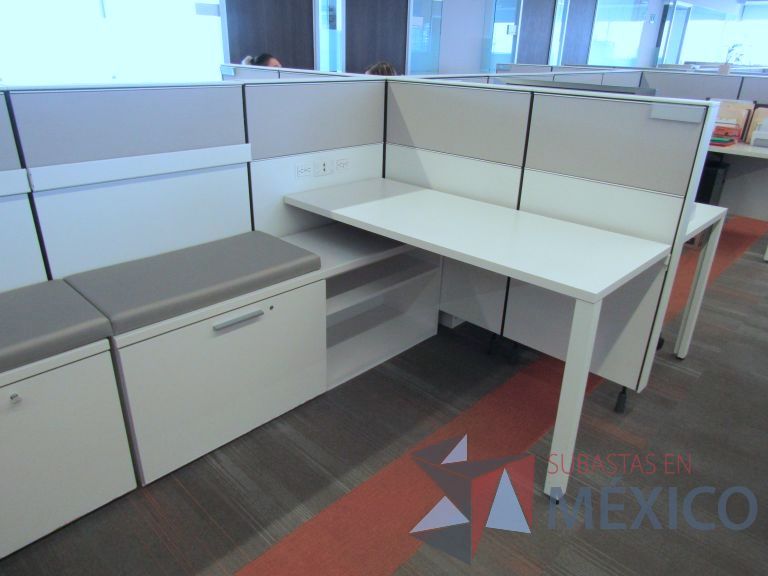 Lote 004 - Estación de trabajo para 8 personas con mampara baja - Imagen 5