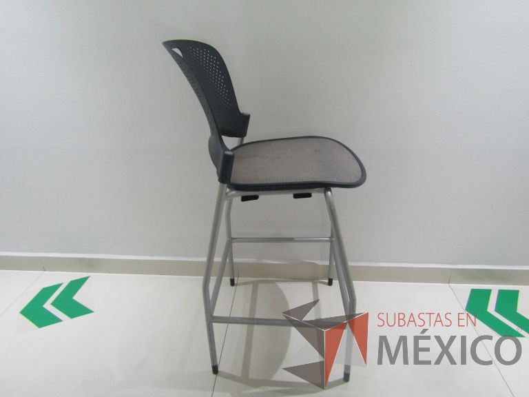 Lote 014 - Mesa alta con 2 Sillas Herman Miller - Imagen 11
