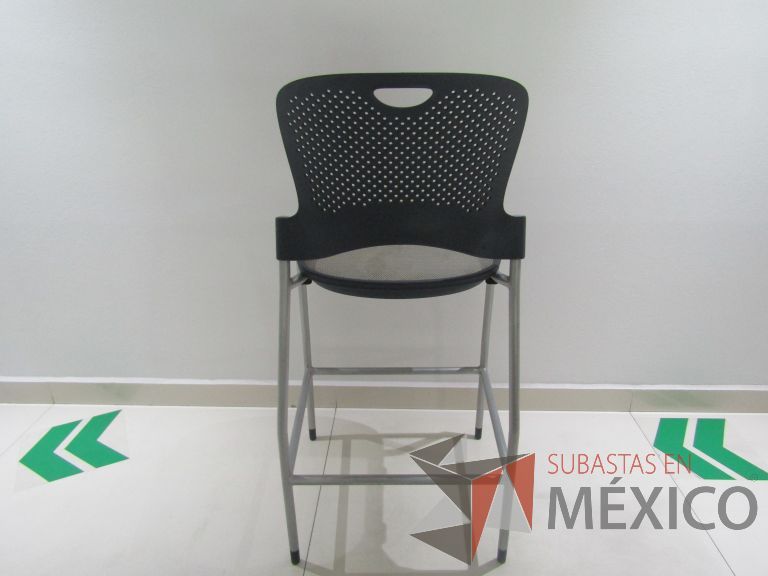 Lote 014 - Mesa alta con 2 Sillas Herman Miller - Imagen 12