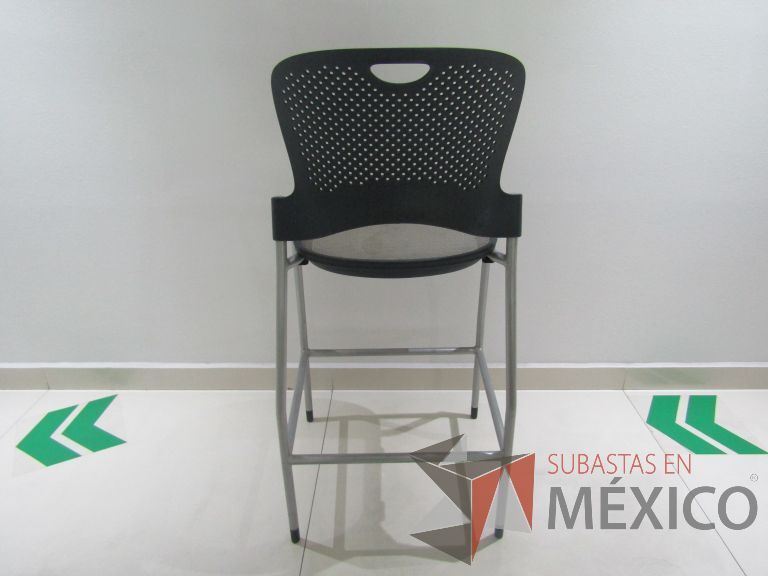 Lote 014 - Mesa alta con 2 Sillas Herman Miller - Imagen 13