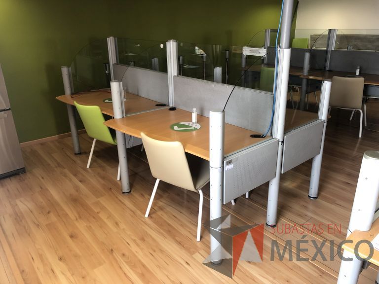 Lote 001 - Estación de trabajo para 4 personas