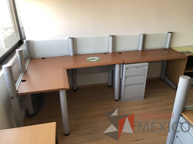 Lote 024 - Estación de trabajo para 2 personas