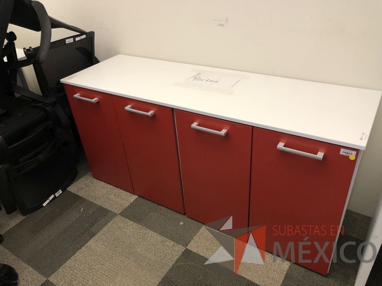Lote 056 - Credenza con 4 puertas - Imagen 4