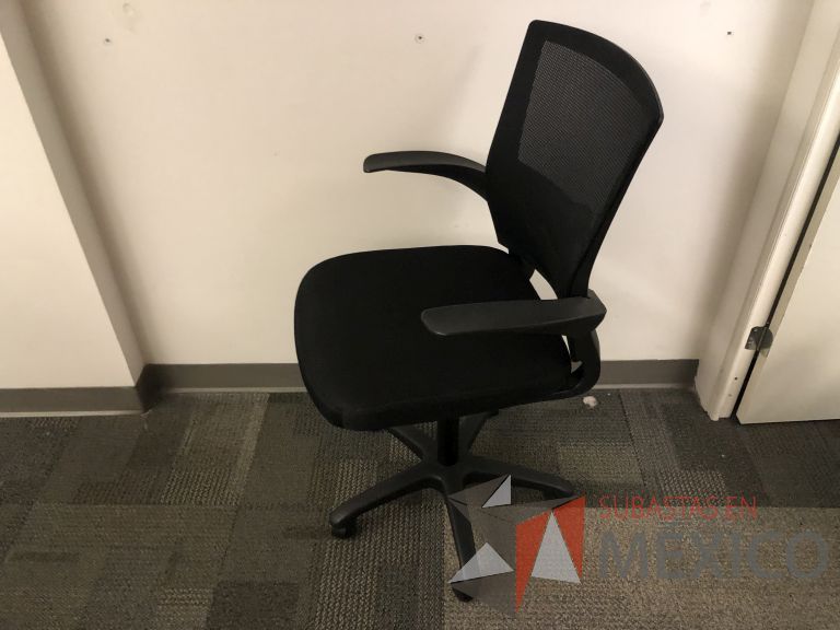 Lote 101 - 2 Sillas operativas, respaldo en malla y asiento en tela - Imagen 5