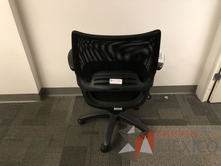 Lote 078 - Silla operativa, respaldo en malla y asiento en tela - Imagen 3