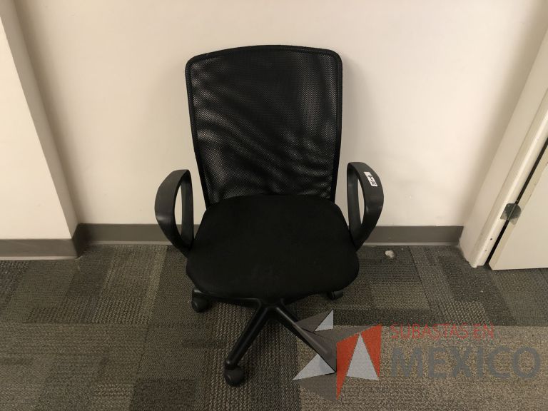 Lote 080 - 2 Sillas operativas, respaldo en malla y asiento en tela
