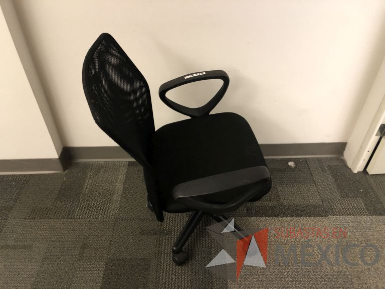 Lote 080 - 2 Sillas operativas, respaldo en malla y asiento en tela - Imagen 2