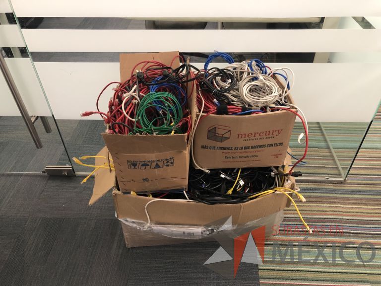 Lote 069 - 3 Cajas con cable de red. ( CAT. 6, aprox. 600 pzas)