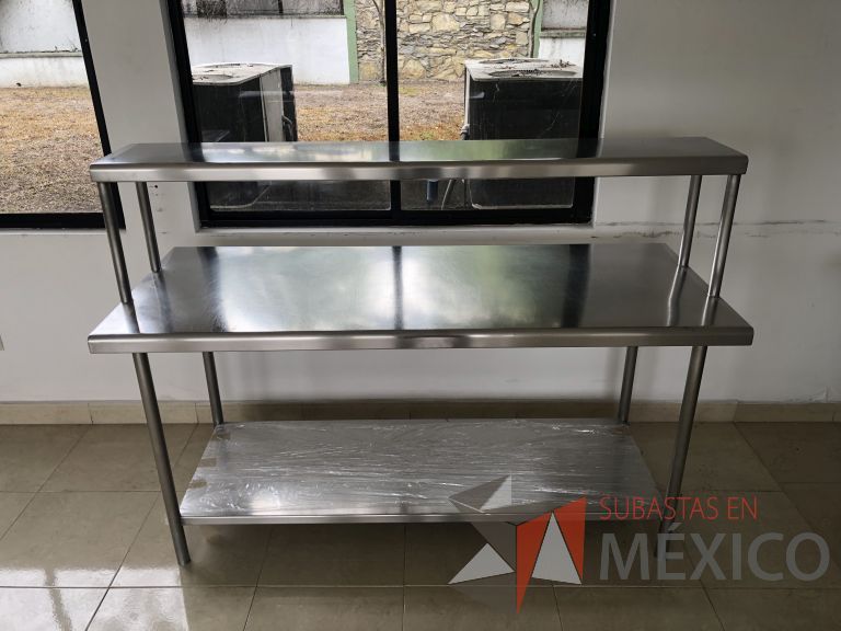 Lote 041 - Mesa de trabajo con 1 repisa y 1 entrepaño - Imagen 5