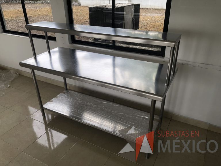Lote 041 - Mesa de trabajo con 1 repisa y 1 entrepaño - Imagen 8