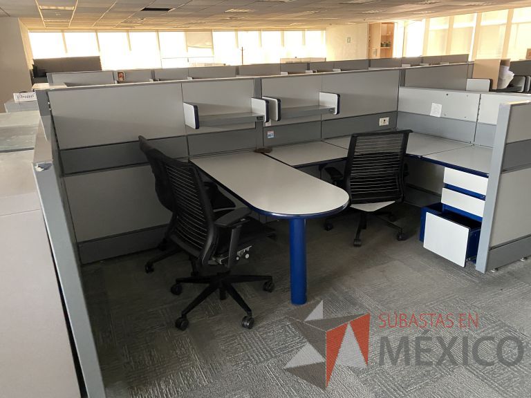 Lote 025 - Estación de trabajo para 10 personas con 16 archiveros de pedestal de 3 cajones - Imagen 5